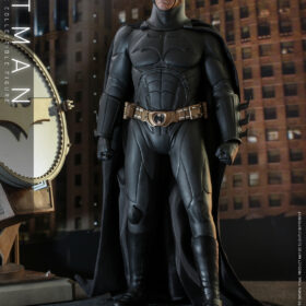Hottoys MMS595 Batman Begins Dark Knight Exclusive