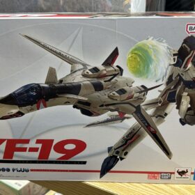 Bandai DX Chogokin YF-19 Excalibur Isamu Alva Dyson Use