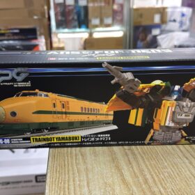 Takara Tomy Transformers MPG-08 Cybertron Medical Commander Trainbot Yamabuki