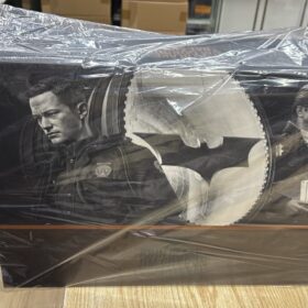全新 Hottoys MMS275 Batman Begins Armory Bruce Wayne Alfred John Blake Jim Gordon Bat-Signal 蝙蝠俠 羅賓 哥頓局長 蝙蝠燈